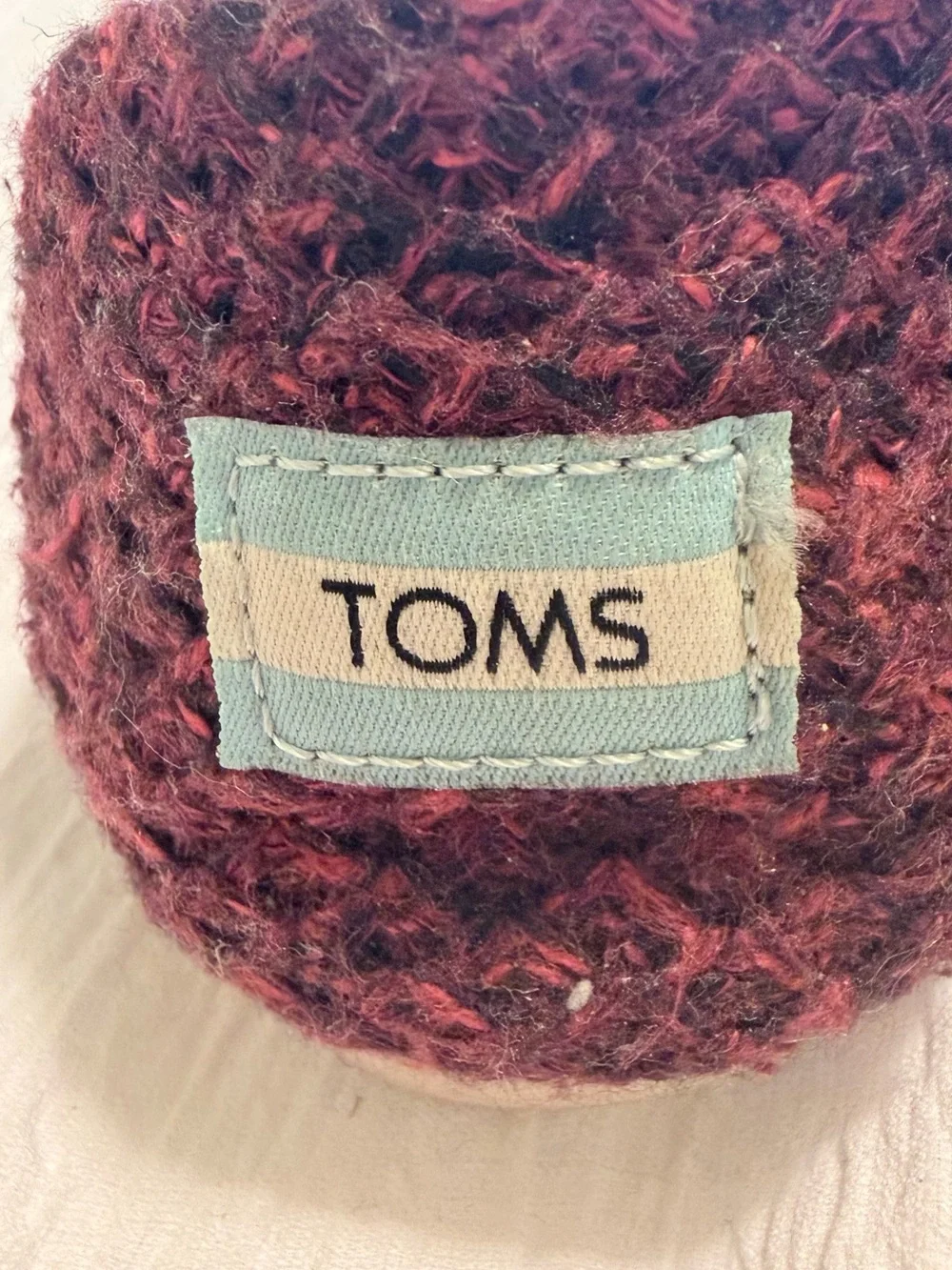 TOMS Women's size 8 Maroon Knit Slip-On with Label